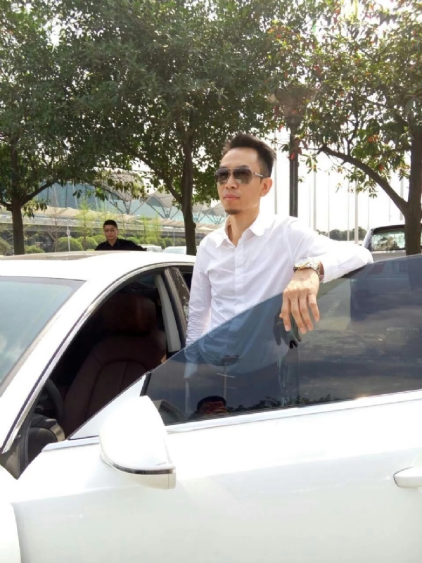 杨岳的第一张照片--台南残疾人相亲网
